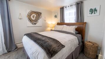 1 bedroom, iron/ironing board, free WiFi, bed sheets