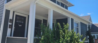 Downtown 1 Bedroom Charmer - Walk, Bike, Visit, Enjoy!!