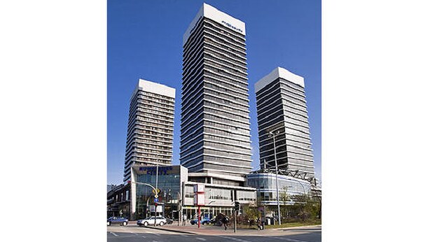 A modern urban street with tall buildings, a clear sky, and a crosswalk. - Hotel Blanco (Hamburg)