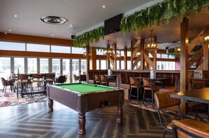 Dining - Luxury Caravan Only 10 Mins From the Beach (Hull)