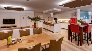 Free daily buffet breakfast