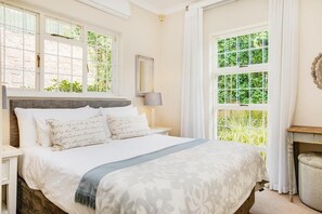 4 bedrooms, desk, iron/ironing board, travel cot