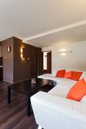 2 chambres, coffres-forts dans les chambres, fer et planche à repasser