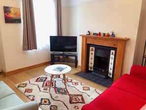 Family House | Living room | Flat-screen TV - Lovely 3 beds house 6 guests King beds (Sheffield)