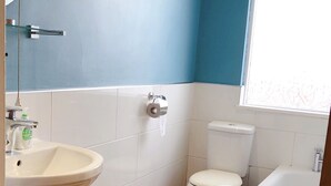Unclassified image, 4 of 12, button - Lovely 3 beds house 6 guests King beds (Sheffield)