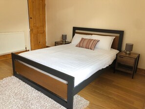 Family House | 3 bedrooms, individually decorated, individually furnished, bed sheets - Lovely 3 beds house 6 guests King beds (Sheffield)