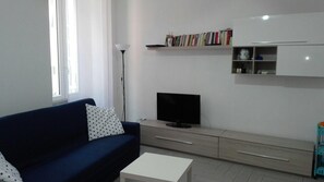 Family Double Room | Living area - La Casa di Joye e Nemi (Ancona)