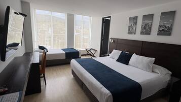 Quarto família | Cofres nos quartos, escrivaninha, cortinas blackout, Wi-Fi de cortesia