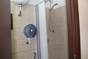 Shower, rainfall showerhead, towels - Affittacamere Sereno (Rome)