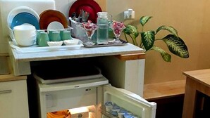بوفيه فطور مجانًا يوميًا