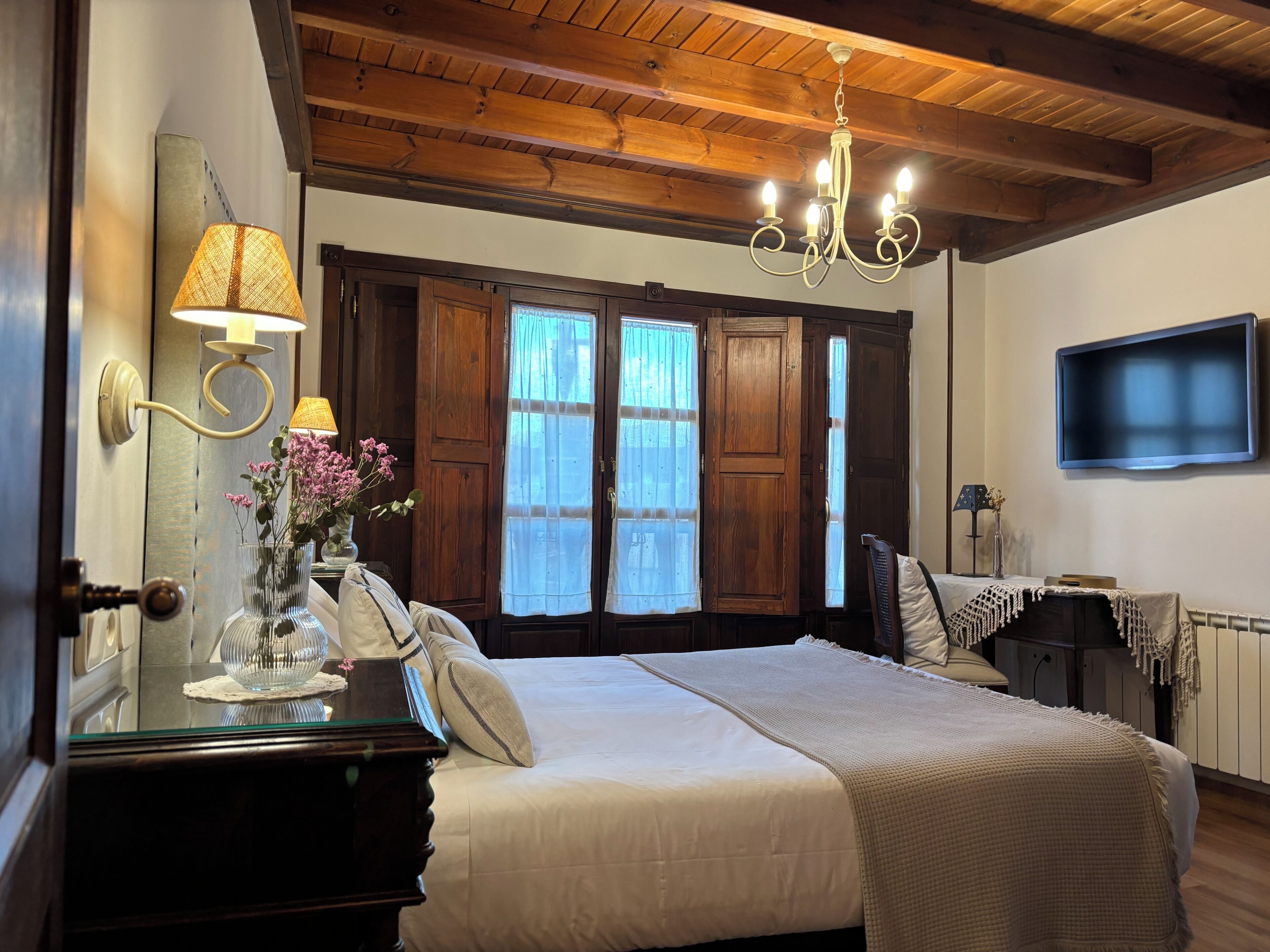 2 makuuhuonetta, silitysrauta/-lauta, Wi-Fi, vuodevaatteet