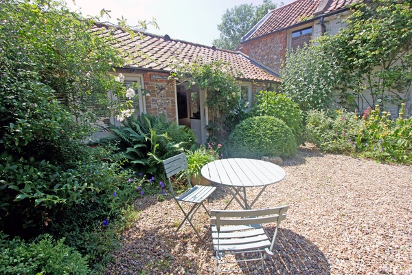 Daubeney Cottage frontage and parking area