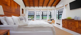 # 1 i Grenada! PRIVAT 2-Acre Waterfront Retreat m / Tennisbana, hushållning!