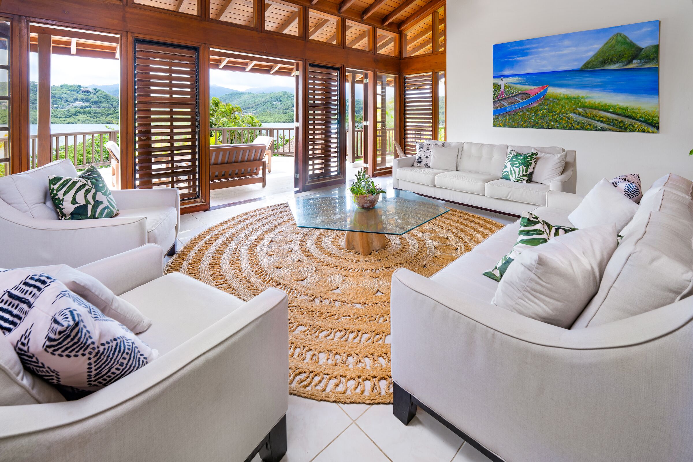 液晶テレビ、DVD プレーヤー、おもちゃ、書庫