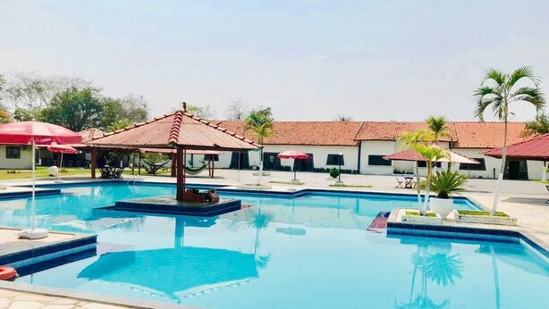 4 outdoor pools