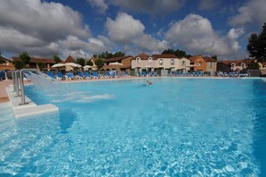 Piscina all'aperto, una piscina riscaldata