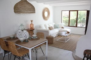 TV, caminetto, studio