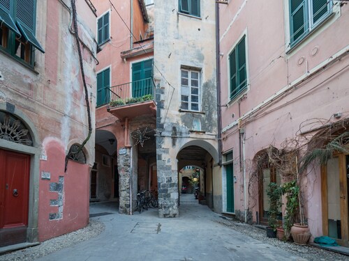 Picabon Quiet Apartment with AC & Balcony