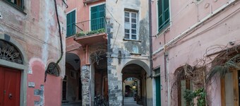 Picabon Quiet Apartment with AC & Balcony