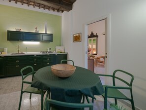 Apartment, 1 Bedroom, Balcony | In-room dining