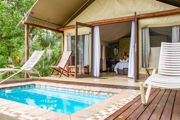 Tenda de campanya de luxe | Banyera d'hidromassatge privada