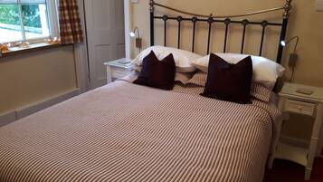 Deluxe Double Room | Premium bedding, iron/ironing board, free WiFi, bed sheets