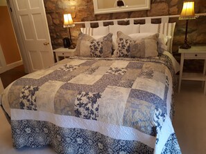 أغطية فراش متميزة ومكواة/لوح كي وواي فاي مجانًا وملاءات أسرّة