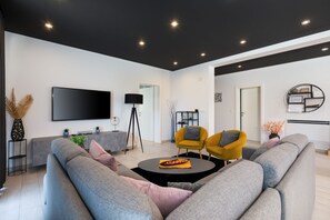 TV, fireplace