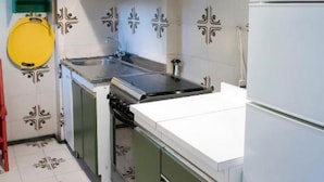 Fridge, oven, dining tables - M251 - Marcelli, three-room apartment with garden 100m from the sea (Marcelli)