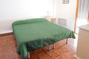 2 bedrooms, bed sheets - M251 - Marcelli, three-room apartment with garden 100m from the sea (Marcelli)