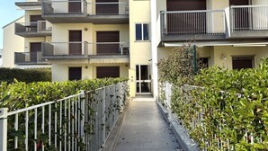 Exterior - M251 - Marcelli, three-room apartment with garden 100m from the sea (Marcelli)