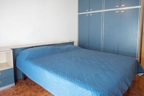 2 soverom og sengetøy