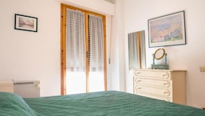 2 bedrooms, bed sheets - M251 - Marcelli, three-room apartment with garden 100m from the sea (Marcelli)