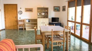Interior - M251 - Marcelli, three-room apartment with garden 100m from the sea (Marcelli)