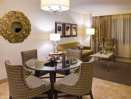 The Grandview at Las Vegas -Heated pools, hot tubs, nearby casino, restaurants 