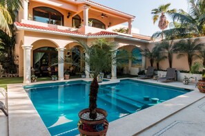 Outdoor pool, a heated pool - Dale a tus vacaciones un toque de grandiosidad quedándote en Villa Gran Orquídea (Puerto Aventuras)