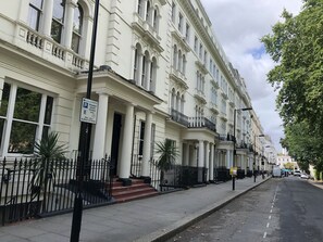 Front of property - Hyde Park Studio (London)