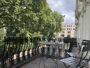 Basic Studio | Balcony view - Hyde Park Studio (London)