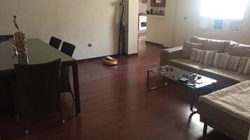 Een flatscreentelevisie