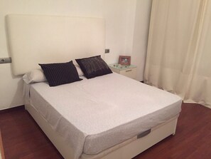 4 chambres, fer et planche à repasser