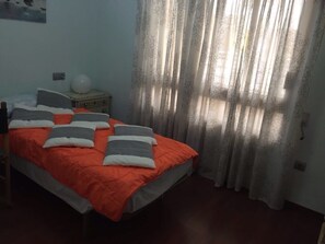 4 Schlafzimmer, Bügeleisen/Bügelbrett