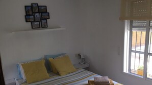 Deluxe Double Room | Blackout drapes, WiFi (free), individually furnished, bed sheets - Finca El Limonar (Álora)