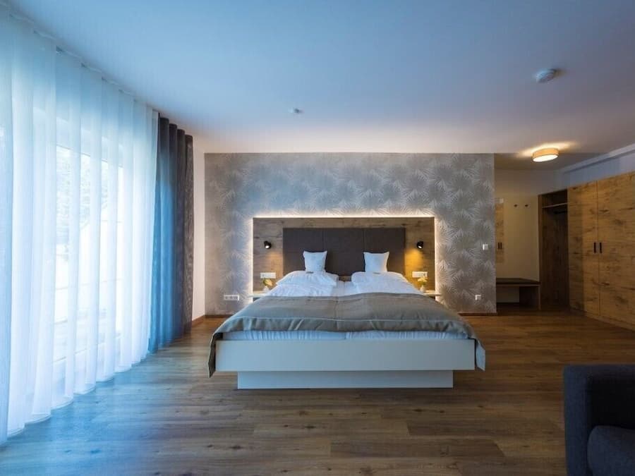 Comfort Double Room | Hypo-allergenic bedding, in-room safe, desk, free WiFi