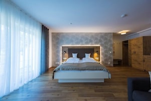 Habitación Confort doble | Ropa de cama hipoalergénica, caja fuerte, escritorio y wifi gratis