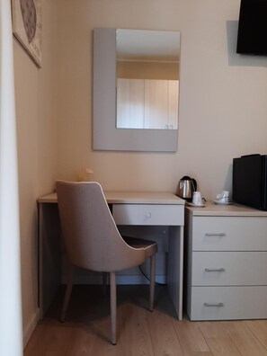 Free WiFi, bed sheets - Affittacamere Stazione Empoli (Empoli)