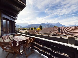 Outdoor dining - Dream apartment with a magnificent view! (Garmisch-Partenkirchen)