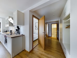 Micro-ondes, four, plaque de cuisson, lave-vaisselle