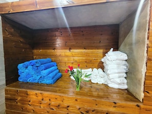 Couples treatment room(s), body treatments, hydrotherapy, aromatherapy