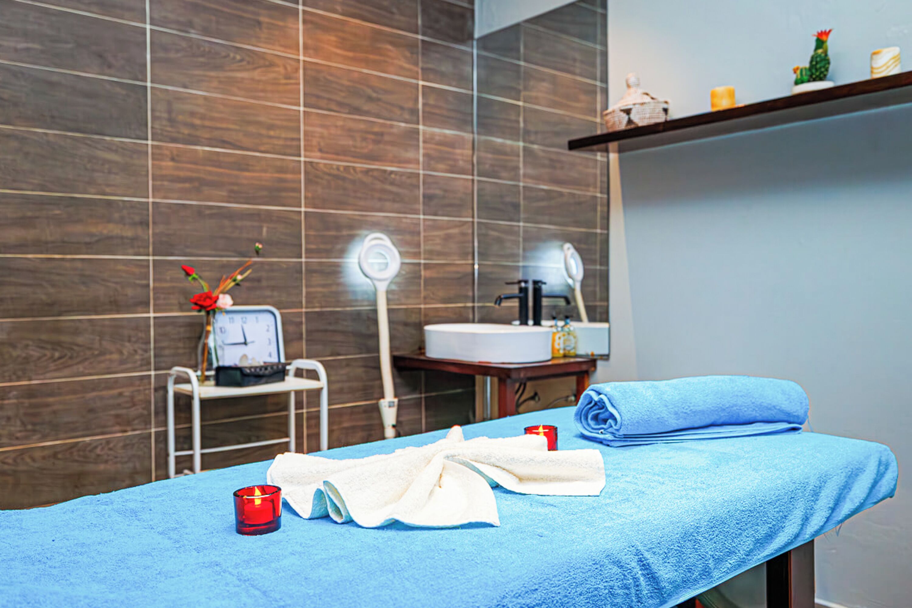Couples treatment rooms, body treatments, hydrotherapy, aromatherapy