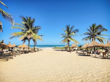 Playa privada, camas de playa gratis, sillas reclinables de playa
